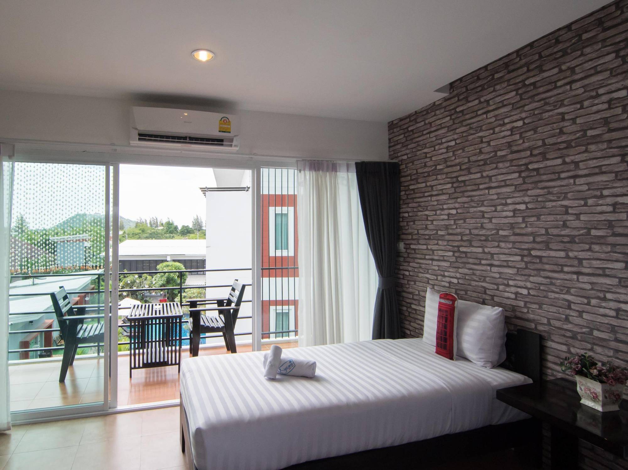Готель Milano Huahin Екстер'єр фото