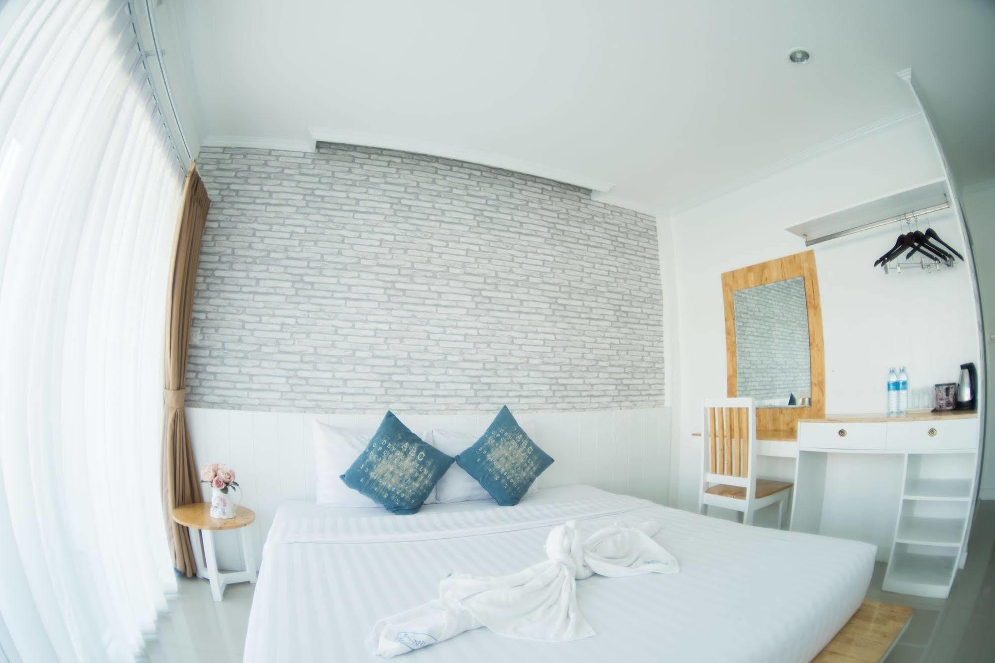 Готель Milano Huahin Екстер'єр фото