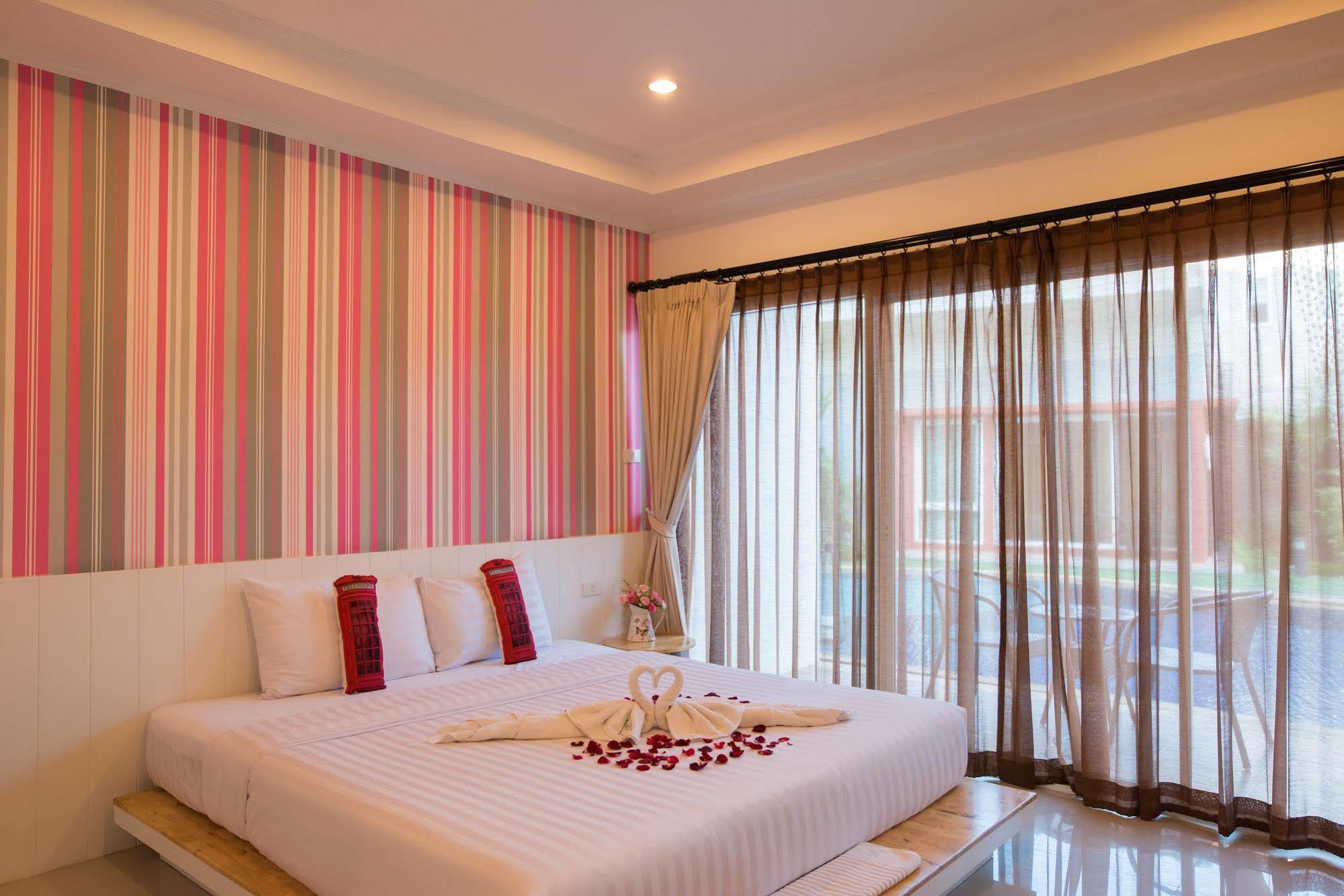 Готель Milano Huahin Екстер'єр фото